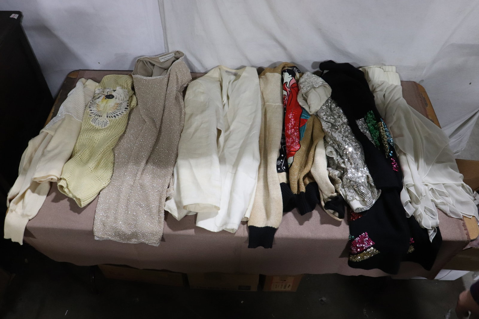 Lot of fine women clothing (1 of 17)