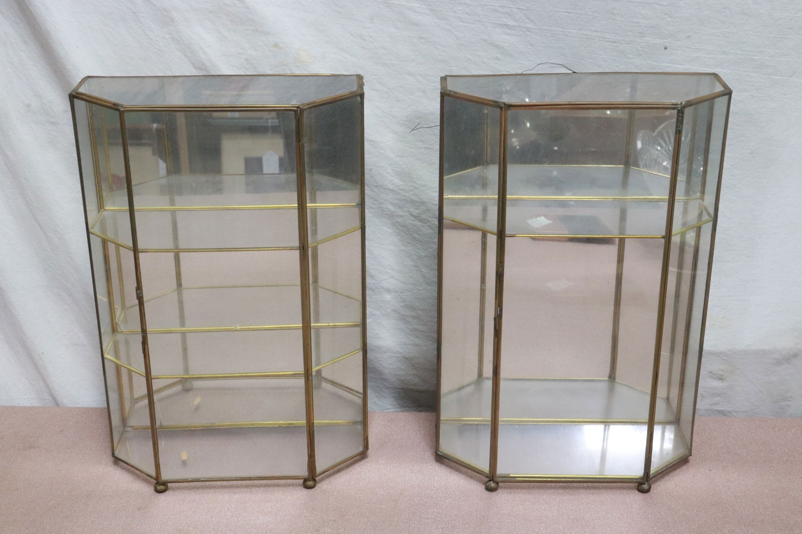 2 table top display cases (1 of 4)