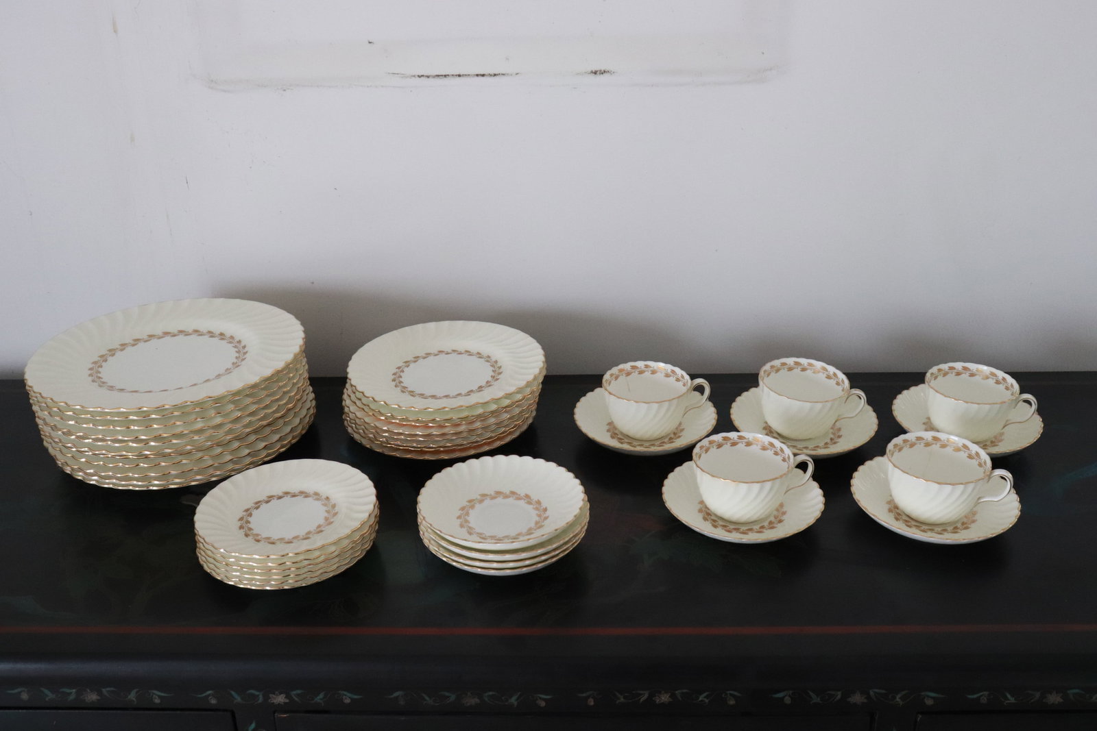 39 pieces Minton china: 39 pieces Minton china