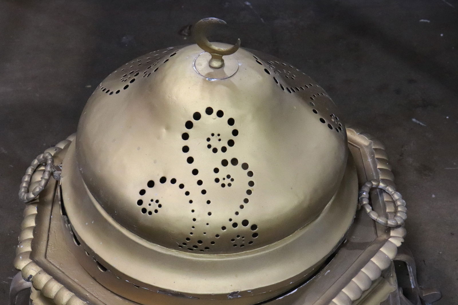 A brass samovar(?) - 2