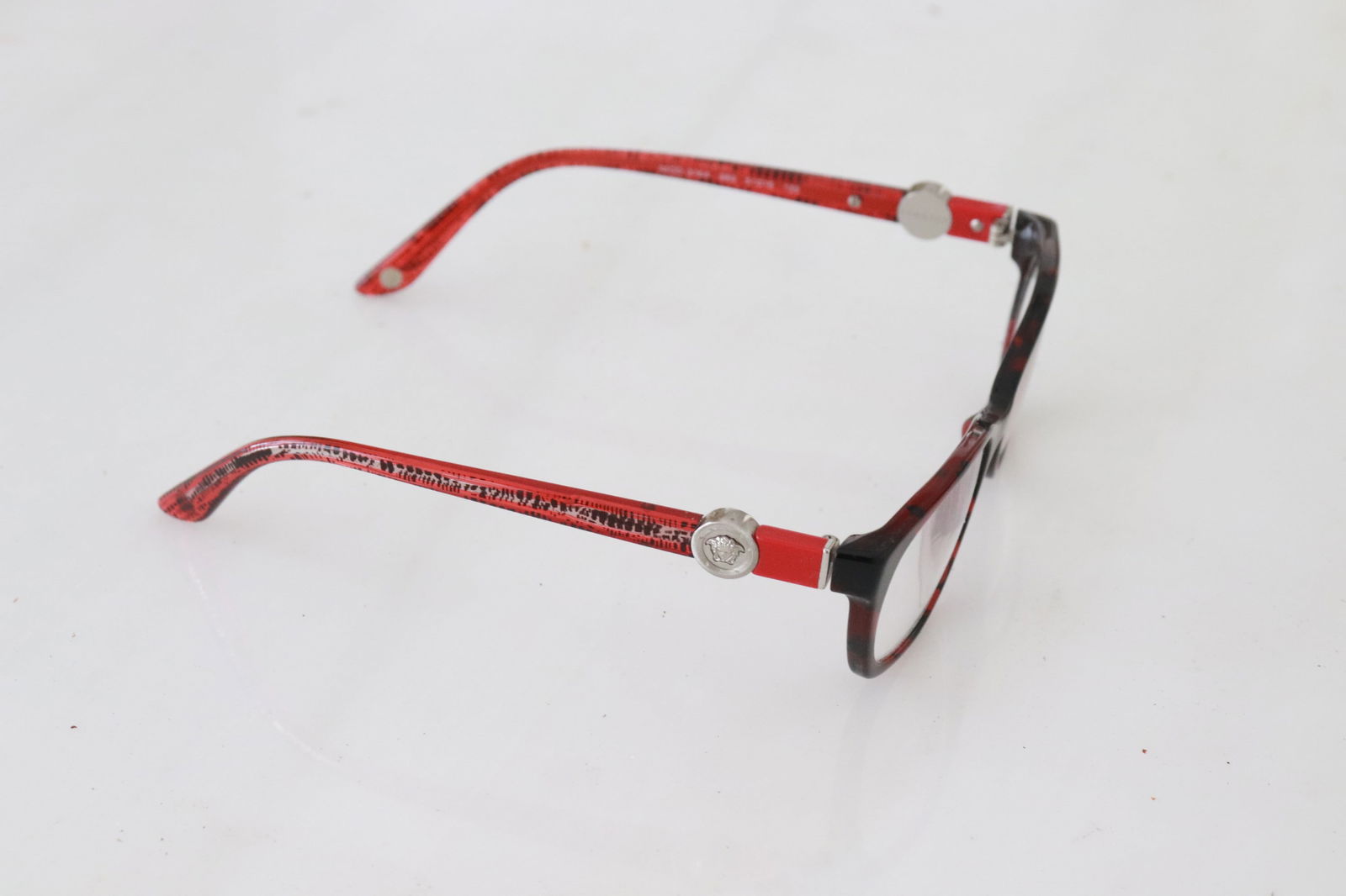 A Vessace reading glass - 3