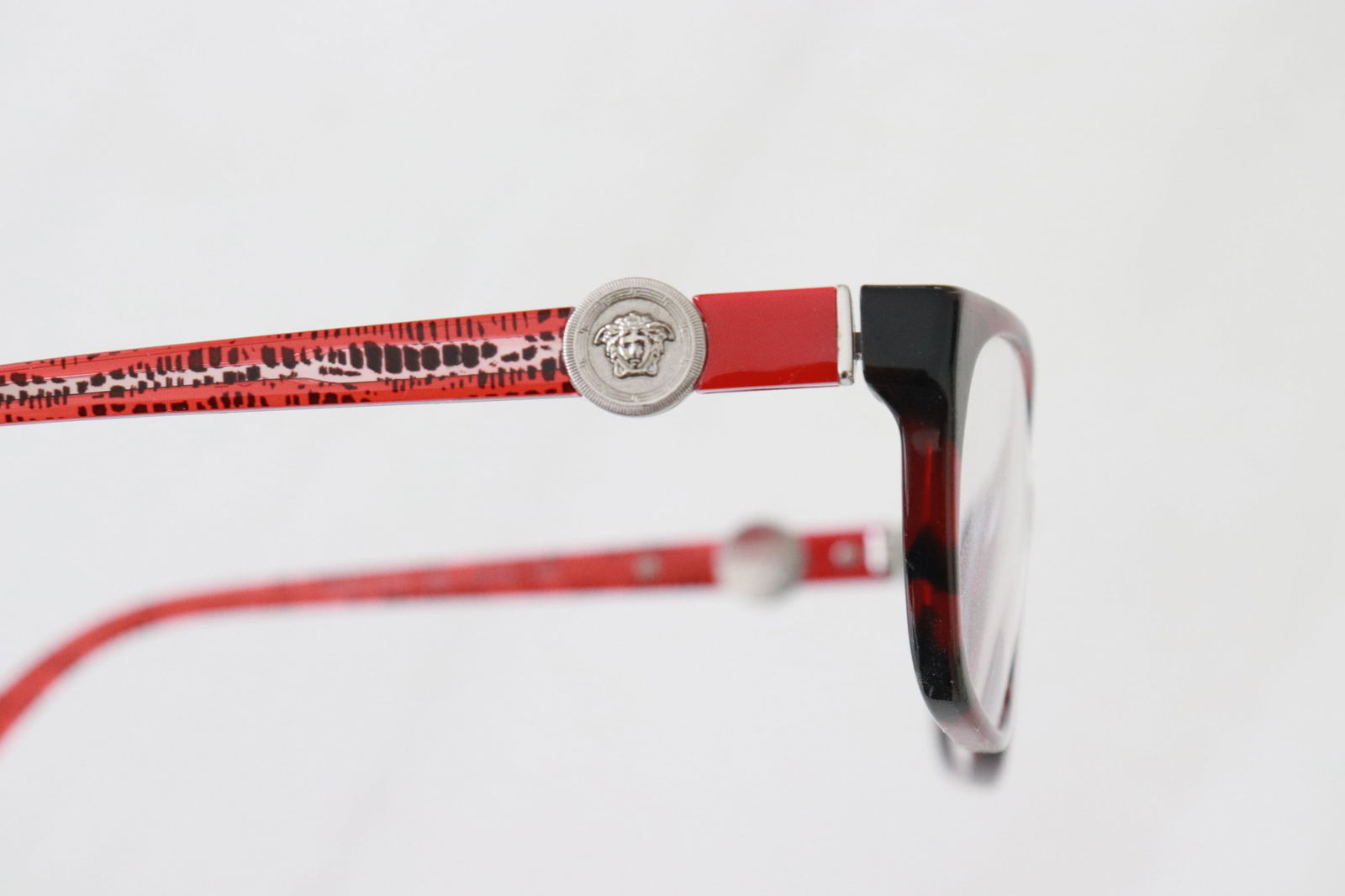 A Vessace reading glass - 5