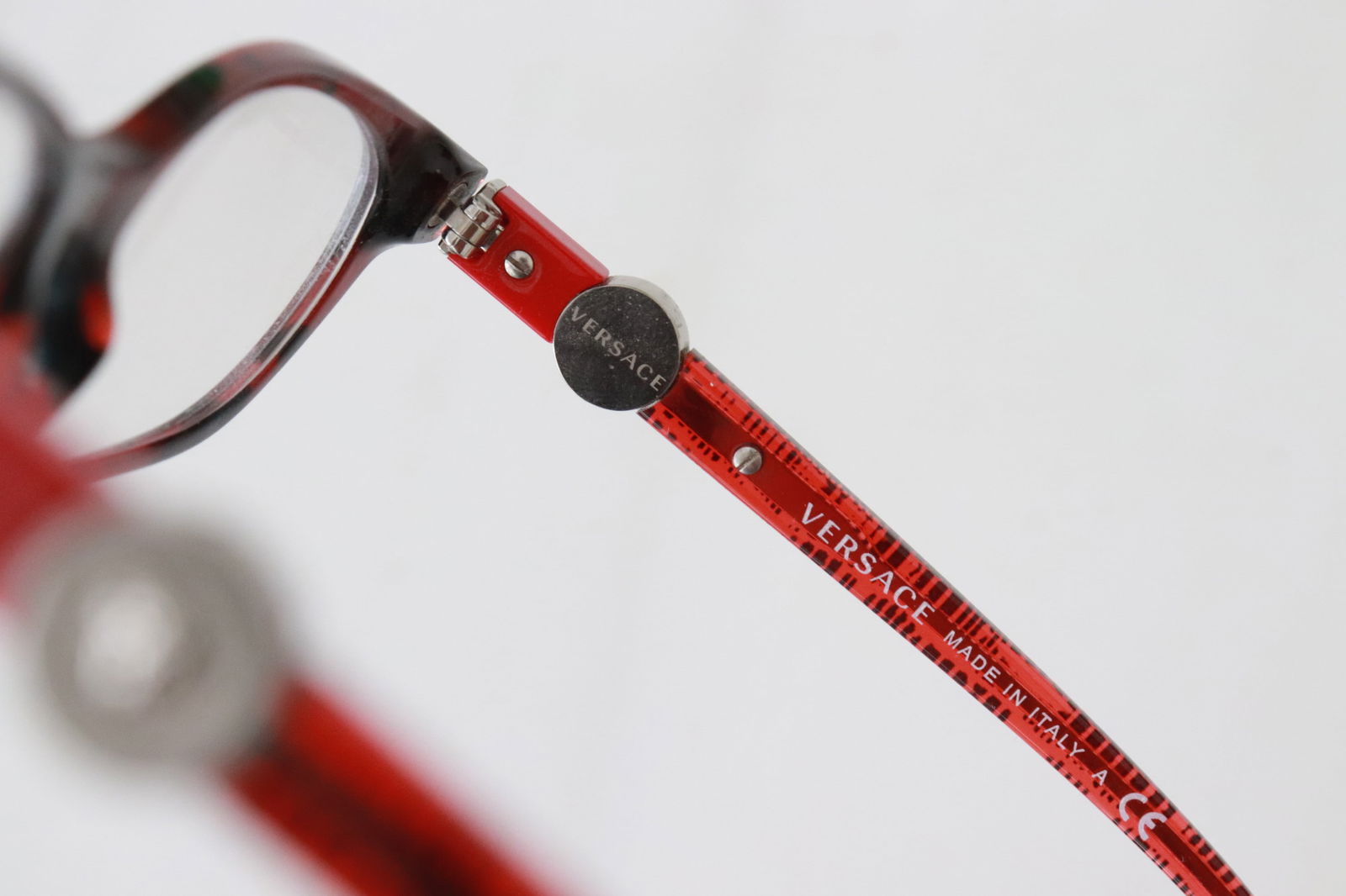 A Vessace reading glass - 6