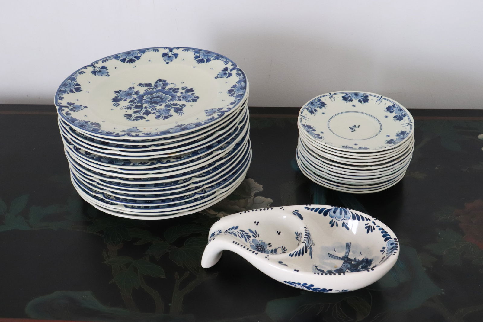 Lot of Delft blue and white porcelain plate (1 of 8)