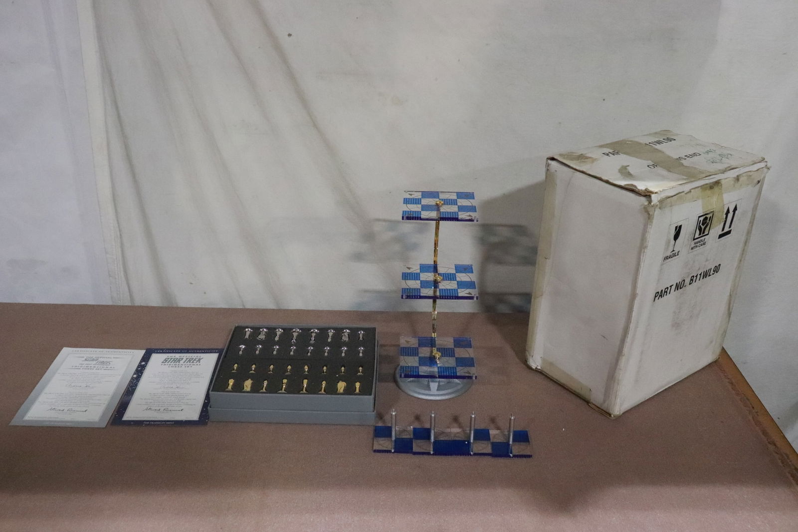 A Star Trek tridimensional chess set, new in box: An interesting Star Trek tridimensional chess set (11"H), new in box