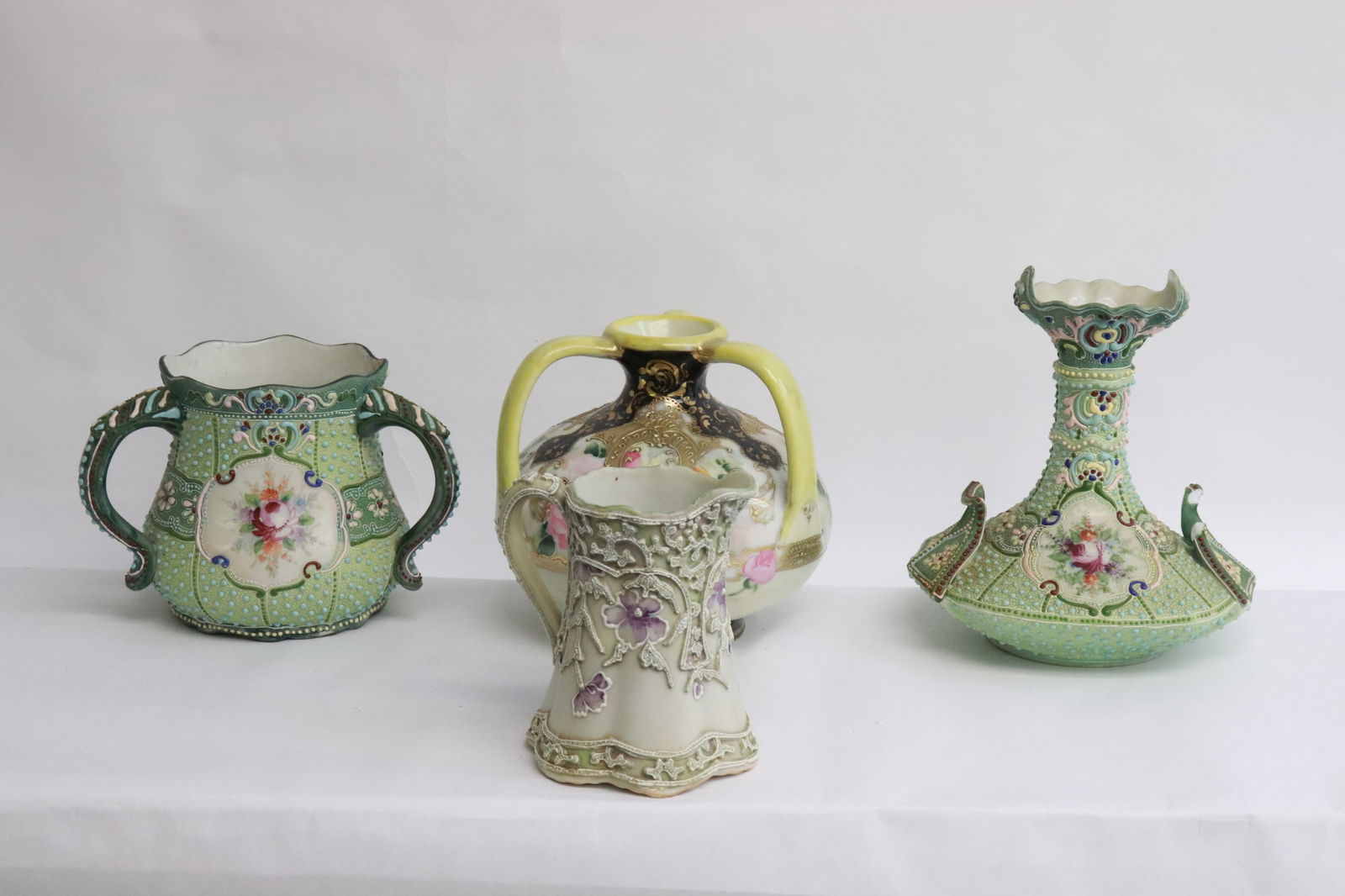 4 pieces vintage Nippon, chips: 4 pieces vintage Nippon, chips, 5.1"x4.6"x3.85" - 7.35"x6.6"x5.6"