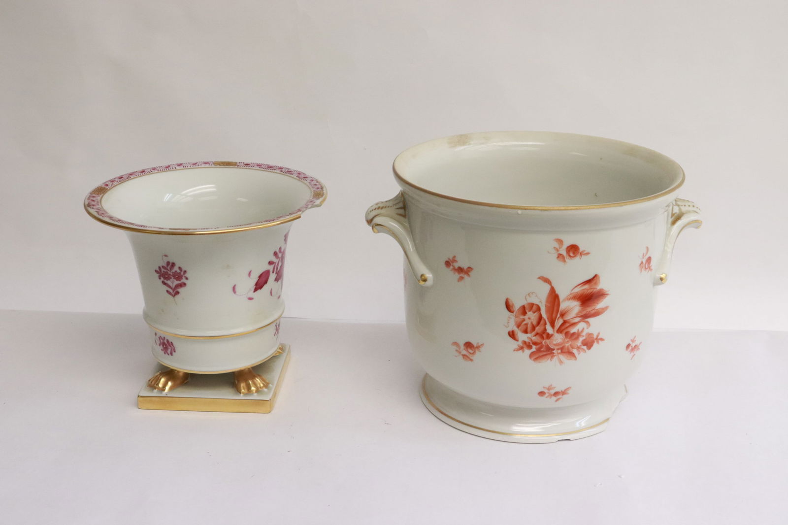 2 pieces Herend porcelain, chips: 2 pieces Herend porcelain, chips, 5"x5.7"dia, 5.9"x8"x6.7"