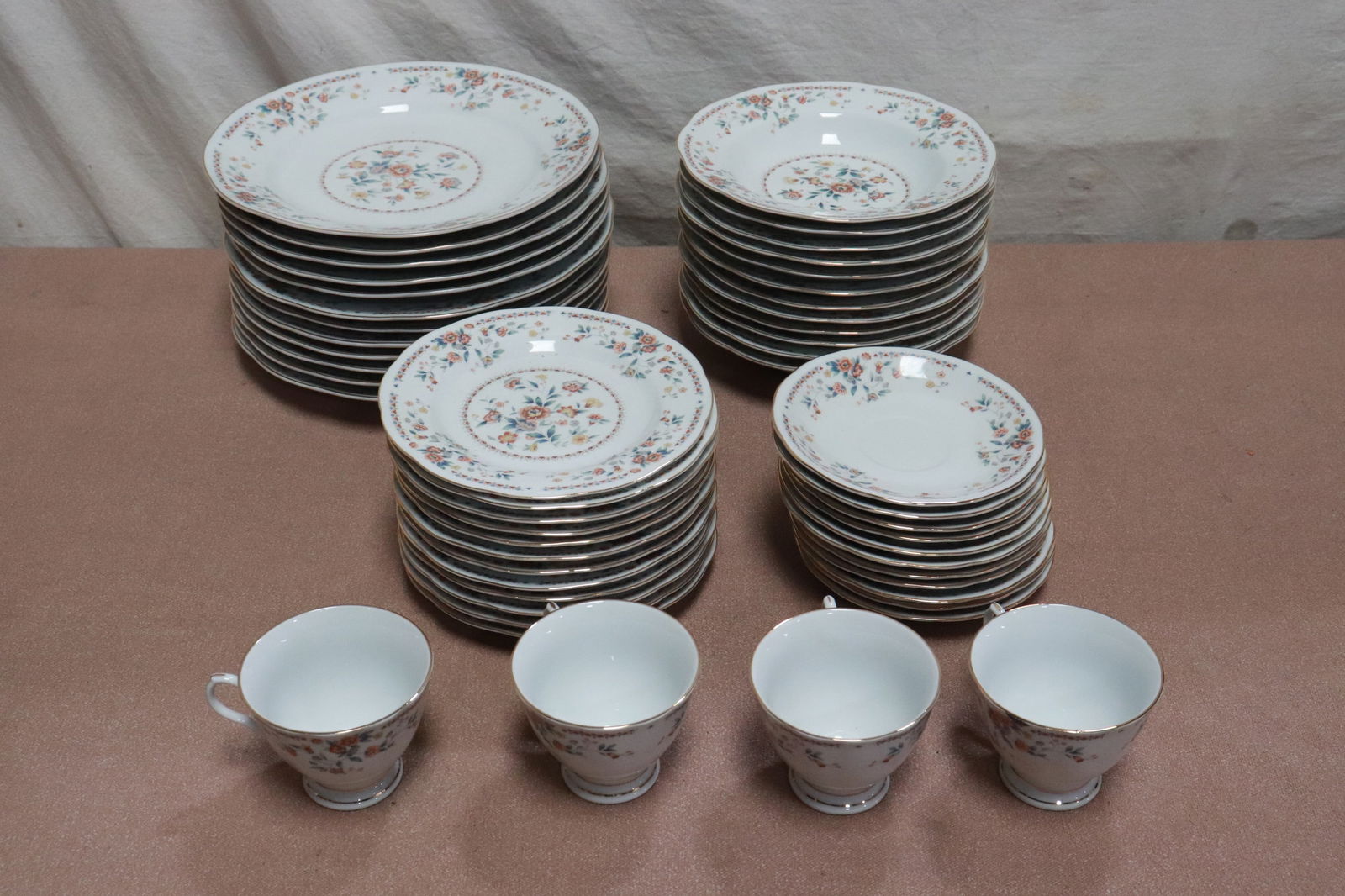 Large lot of Chinese porcelain dinner set (1 of 8)