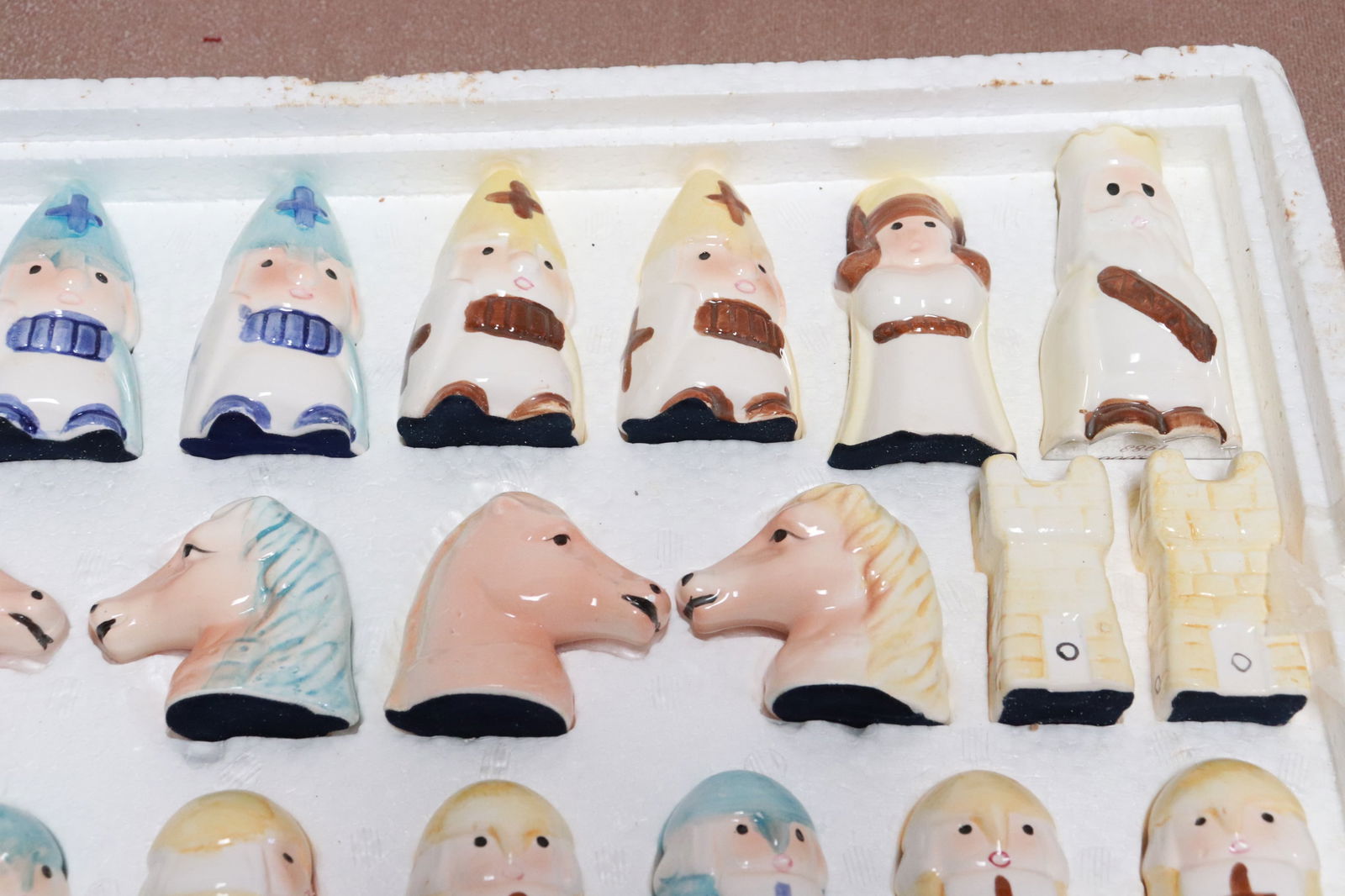 Interesting porcelain chess set - 3