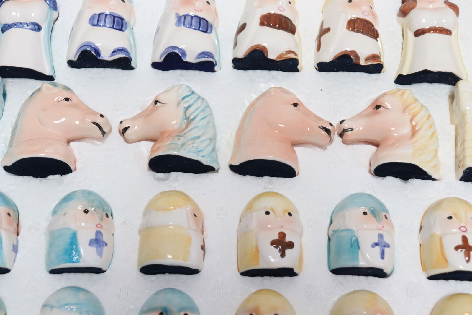 Interesting porcelain chess set - 7