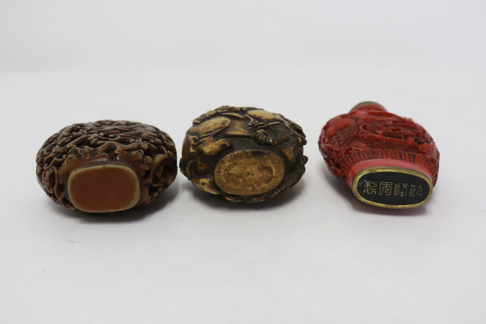 3 snuff bottles - 11