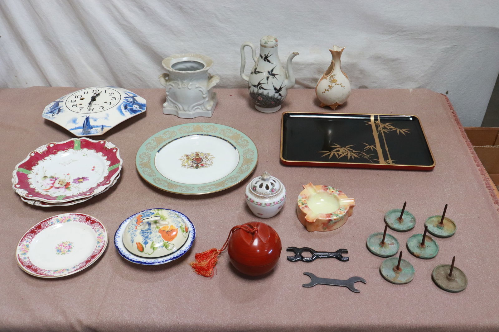 Lot of misc. porcelain pieces: Lot of misc. porcelain pieces