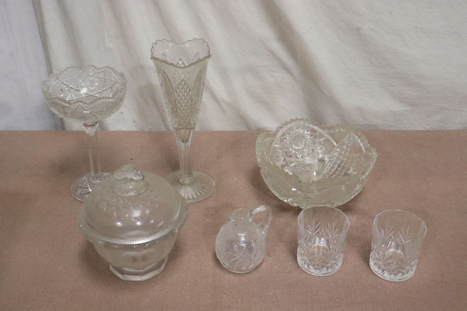 Lot of cut crystals and depression glass pieces (1 of 7)