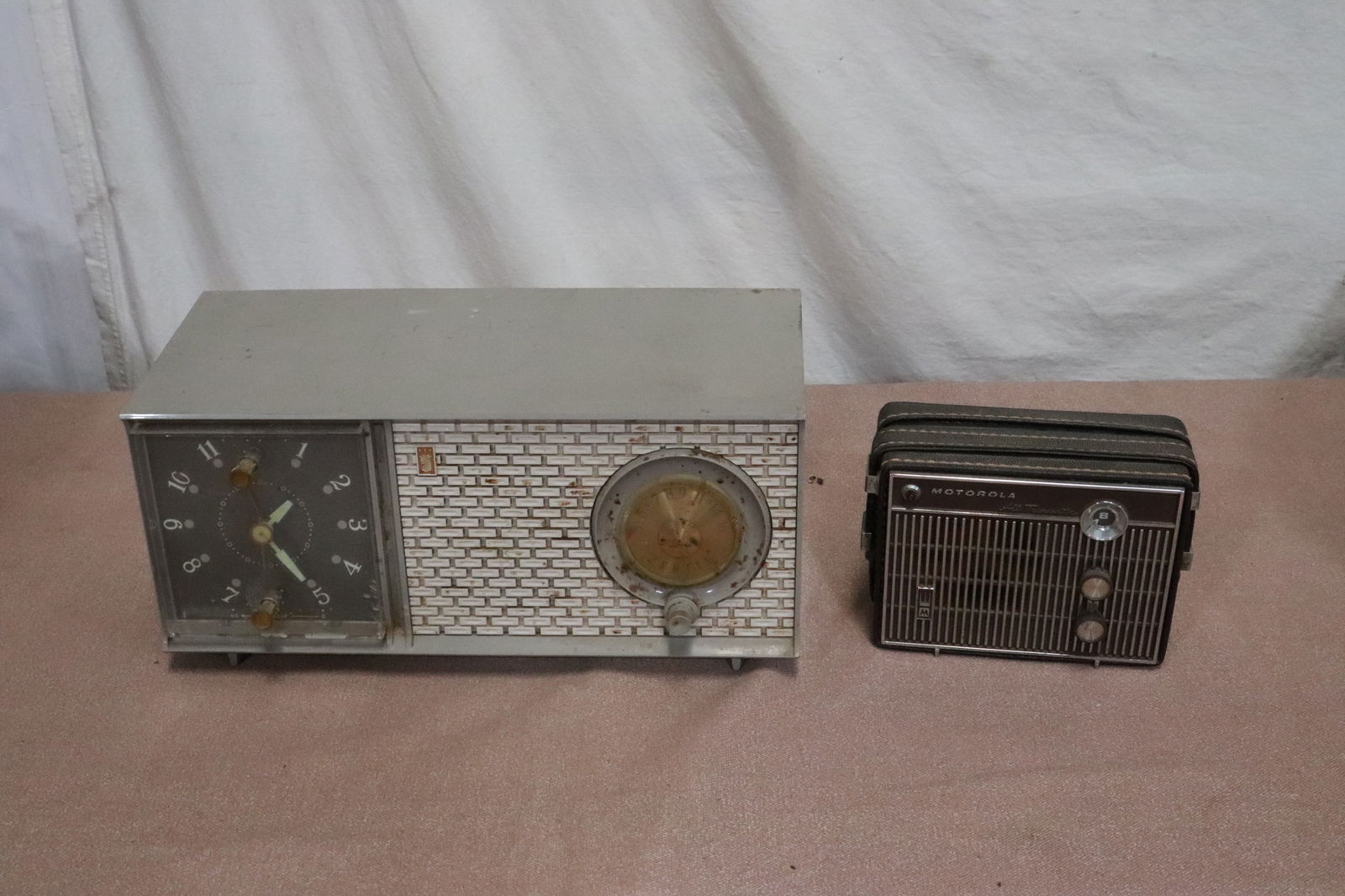 2 vintage radios (1 of 7)