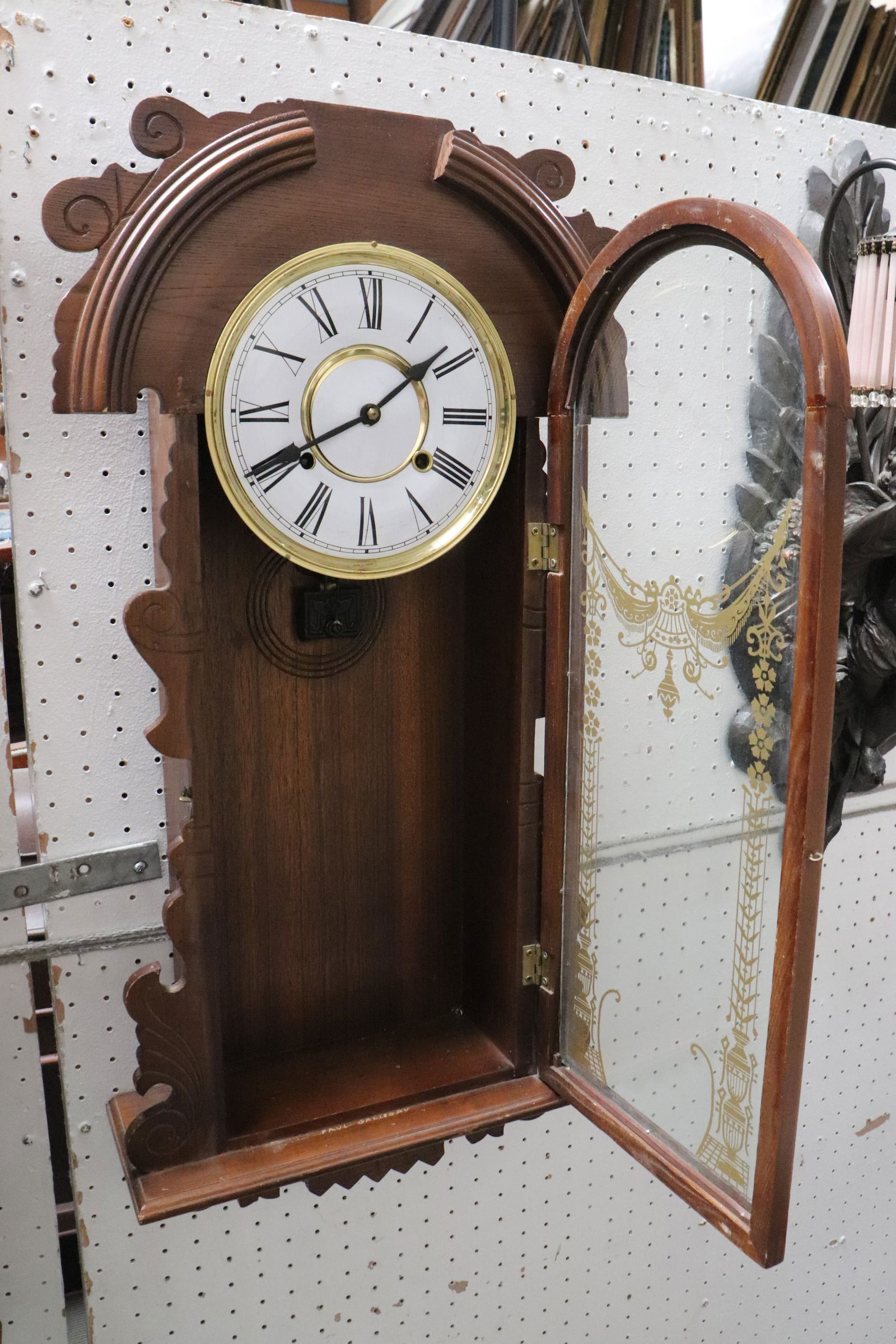 A wall hanging keywind clock - 4