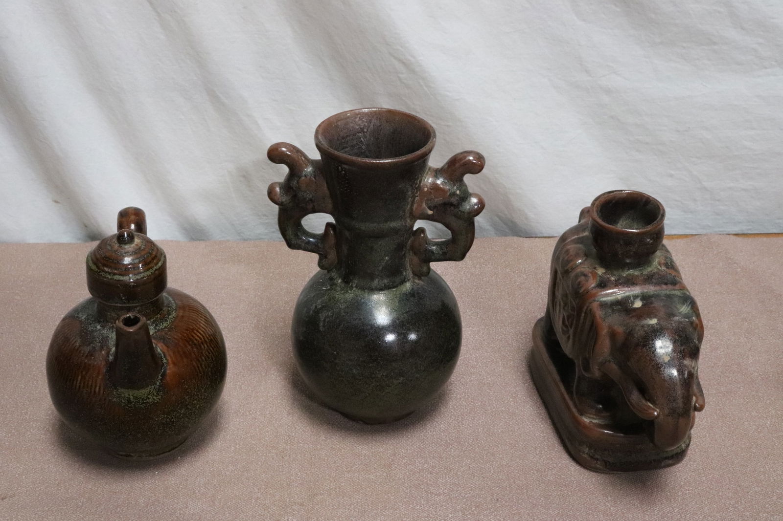 3 brown glazed earthenware articles (1 of 10)