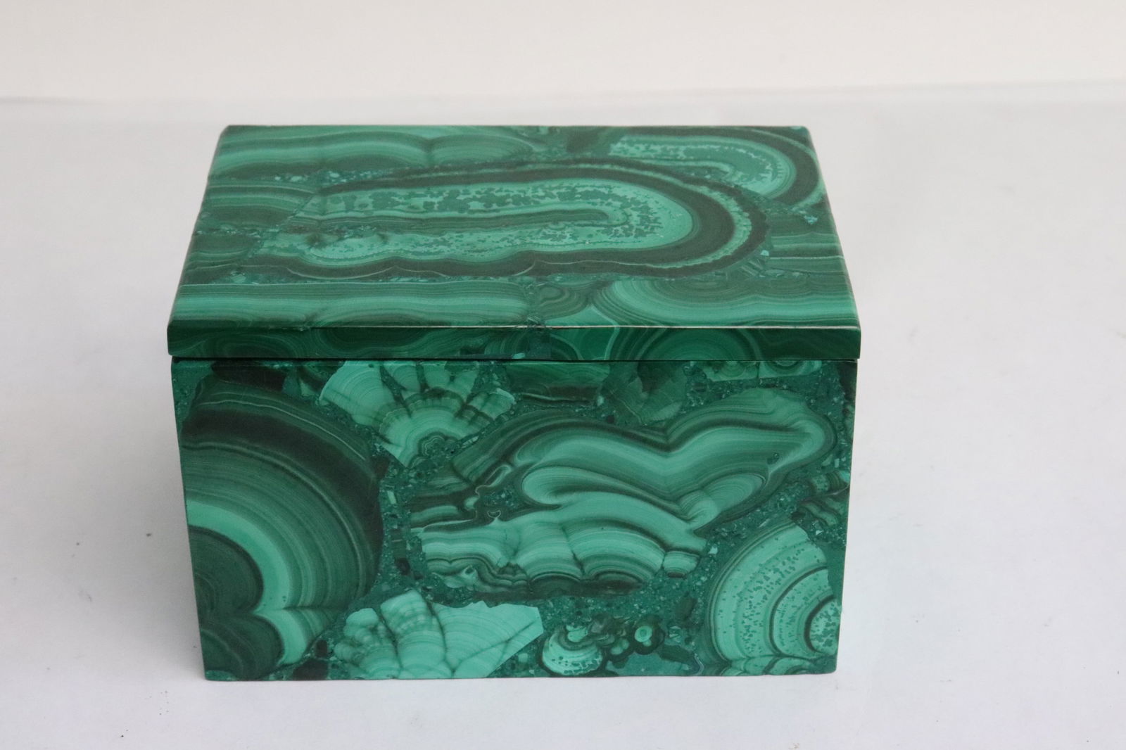 A malachite box - 3