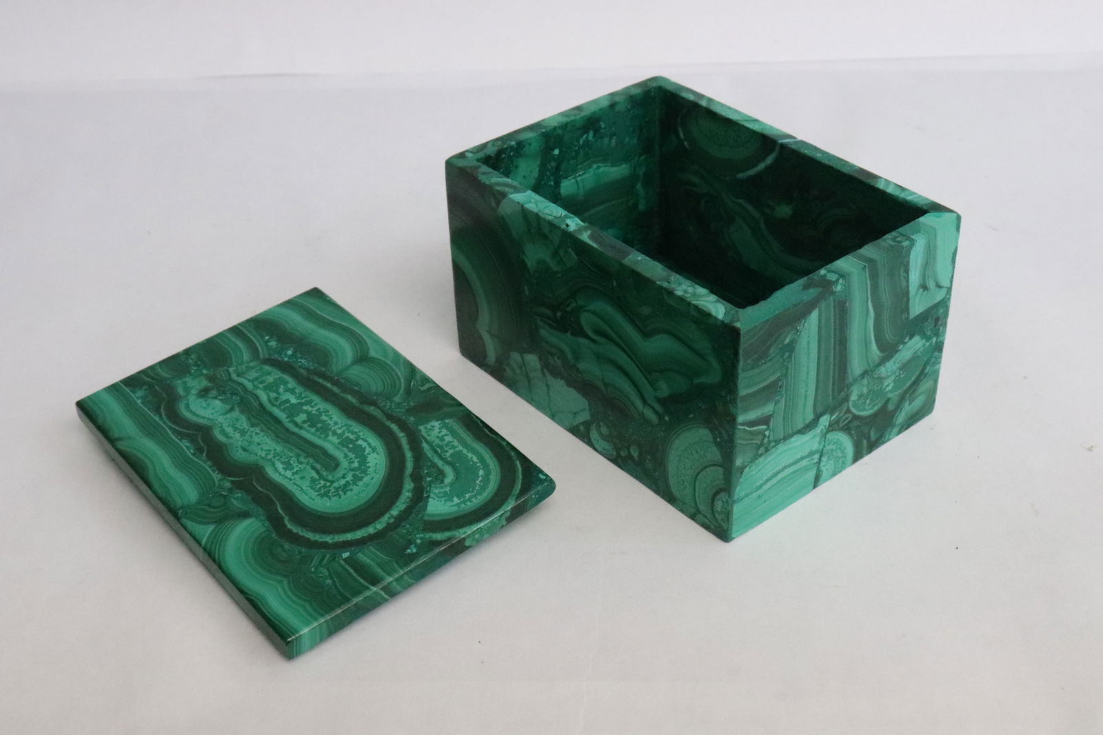 A malachite box - 4