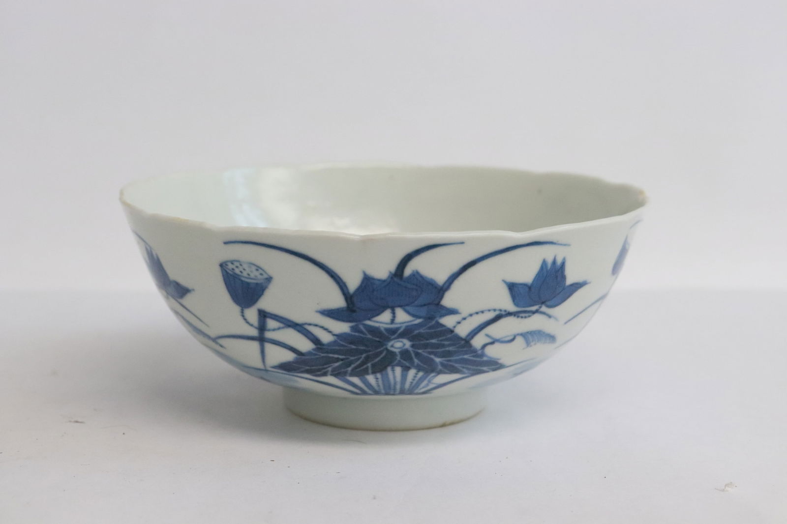 Chinese 18th c. porcelain bowl, Qianlong period (1 of 6)