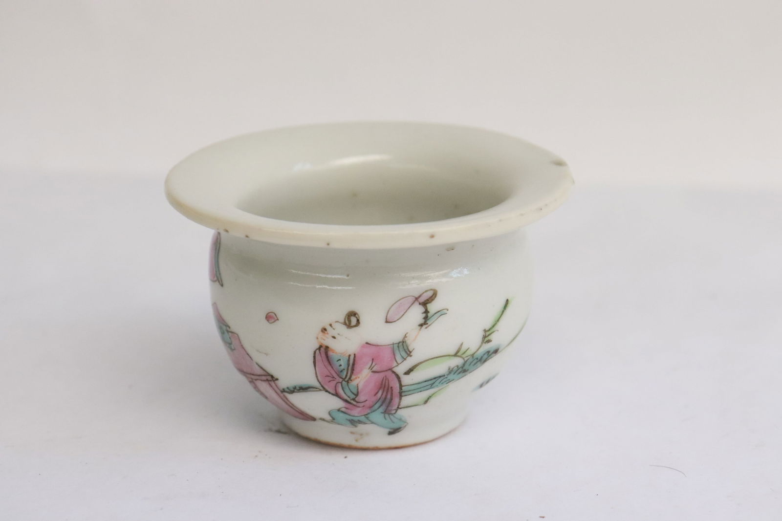 Late 19th century famille rose porcelain bird feeder: Late 19th century famille rose porcelain bird feeder, top edge small chip, 1.7"x2.65"x2.5"