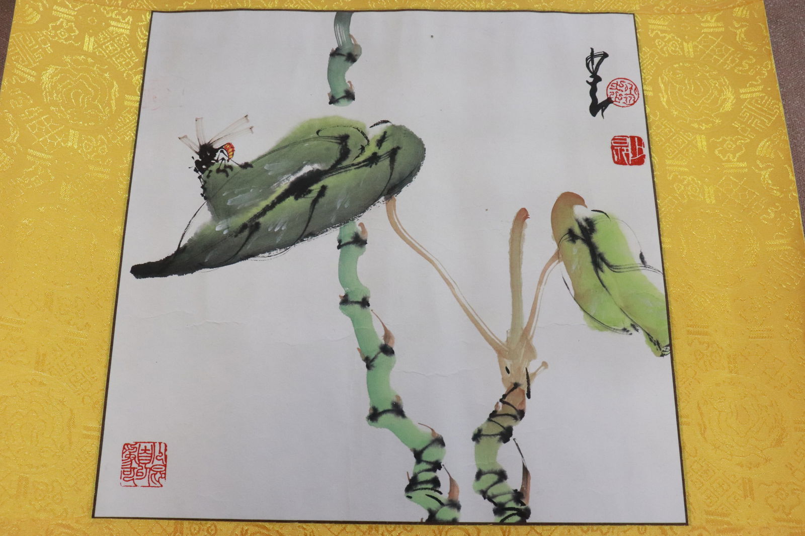 Watercolor on paper "bee rest on leaf" (1 of 5)