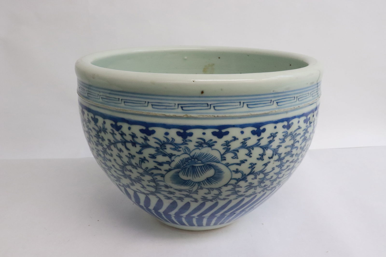 Chinese early 20th c. b&w censer, Jiaqing period (1 of 7)