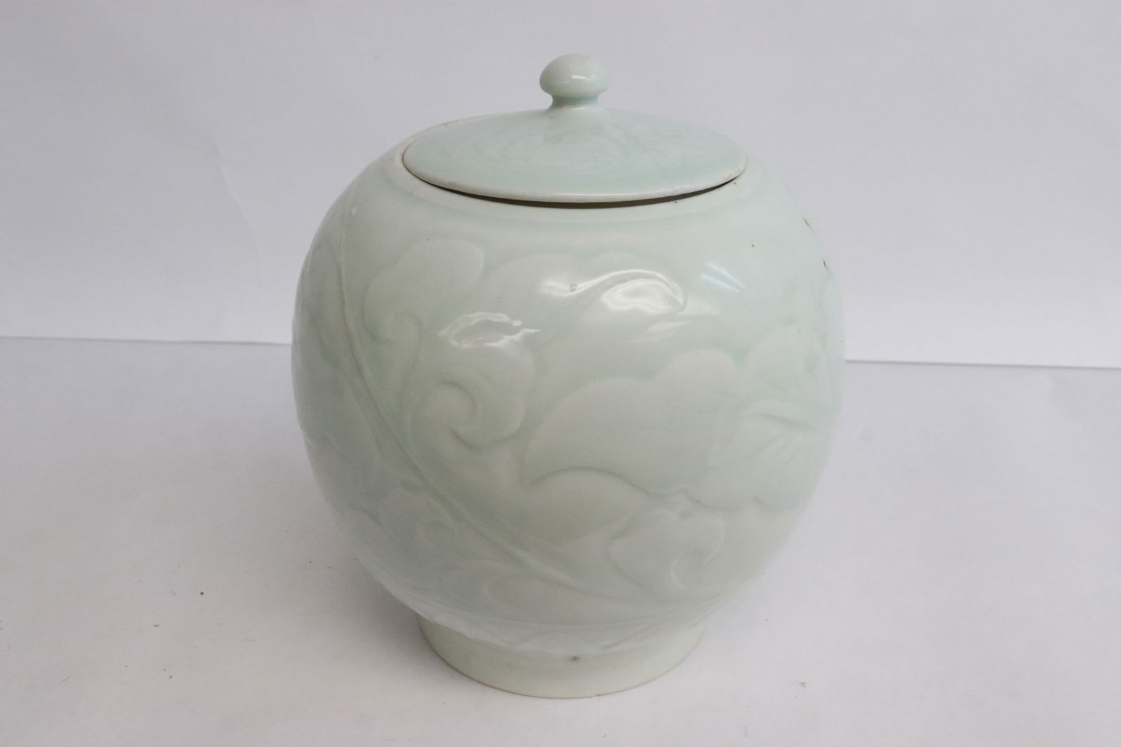 A light celadon covered tea caddy - 2