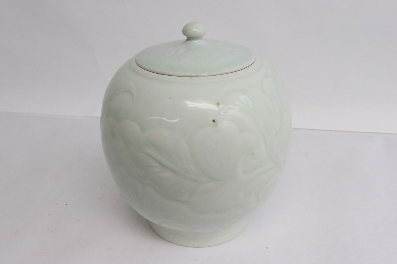 A light celadon covered tea caddy - 3