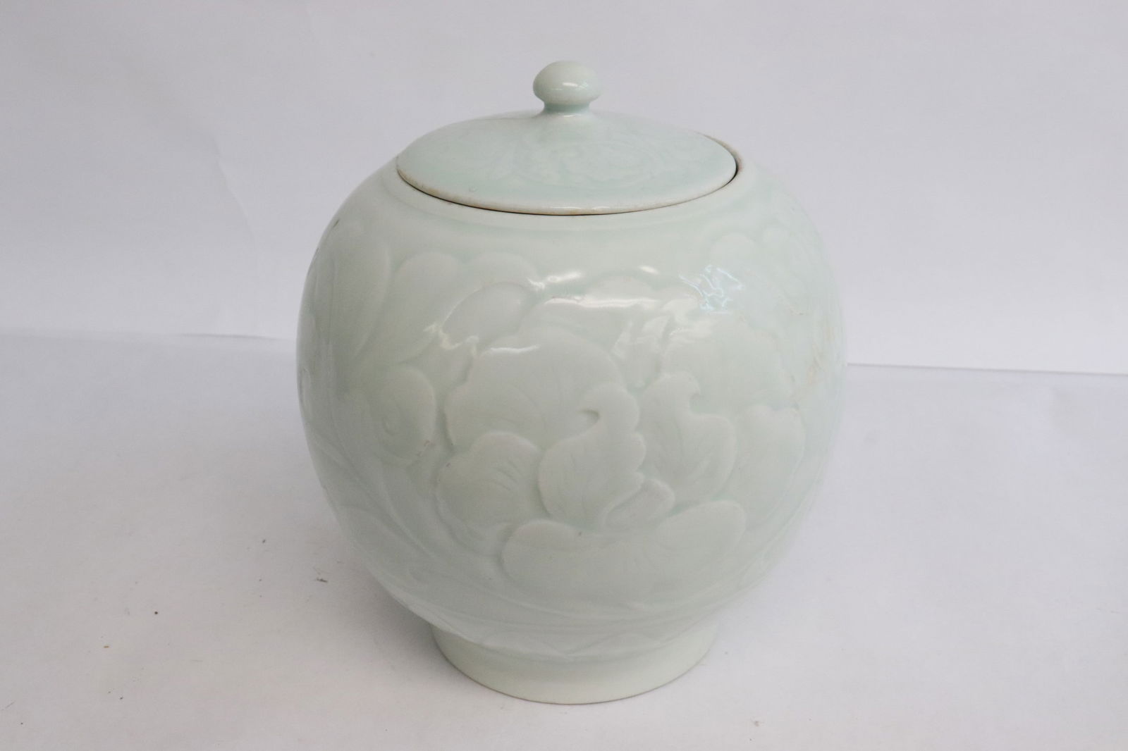 A light celadon covered tea caddy - 4
