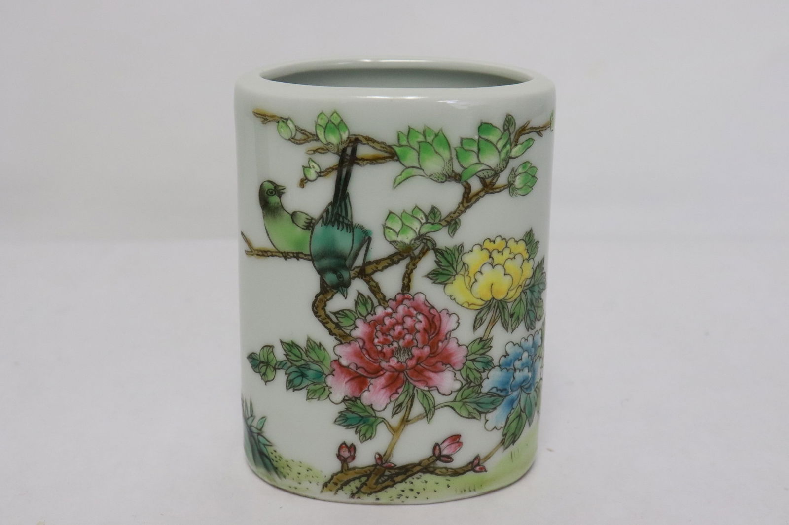 Fine famille rose porcelain pen holder: Fine famille rose porcelain pen holder, 6"x2.9"x2"