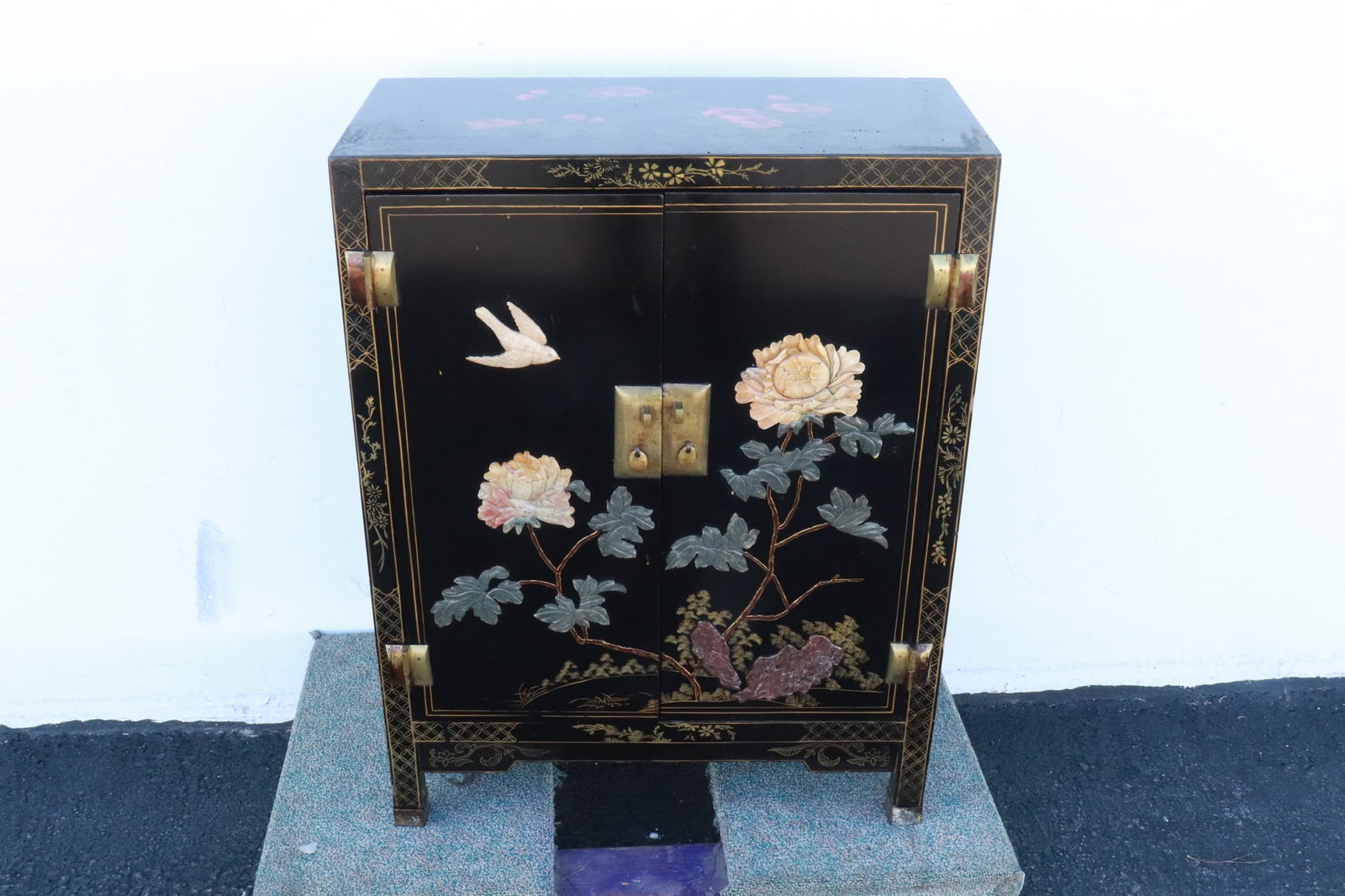 Chinese lacquer wood cabinet with stone overlay: Chinese lacquer wood cabinet with stone overlay, 30.15"x23.3"x11.15"