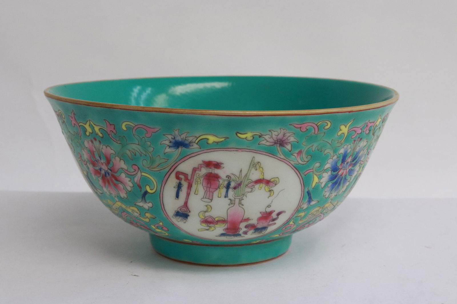 A beautiful Chinese famille rose porcelain bowl (1 of 7)