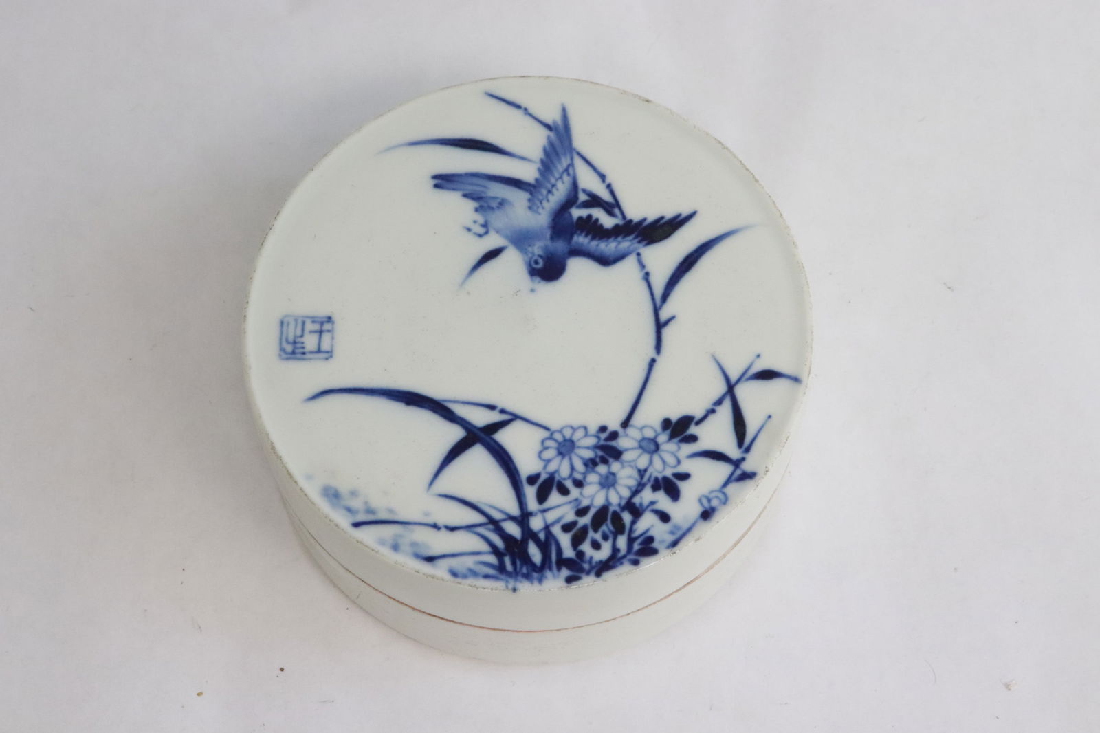 Chinese blue and white porcelain box (1 of 6)