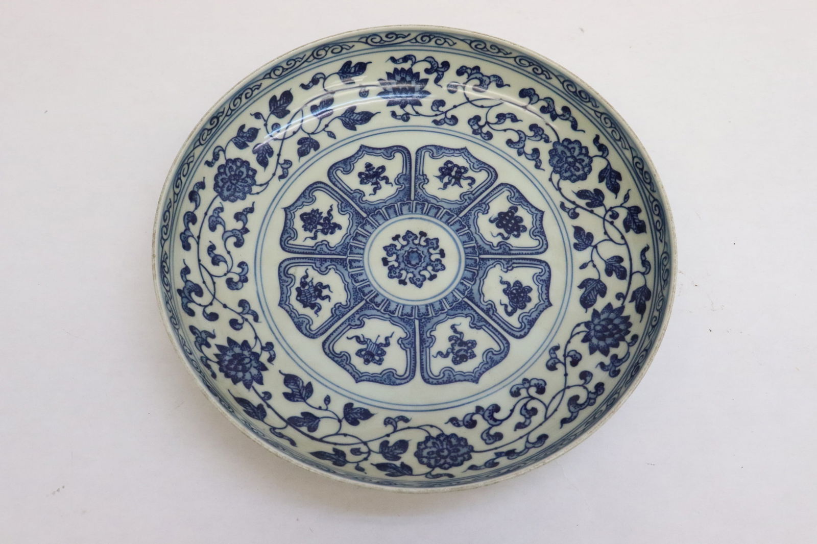 Chinese blue and white porcelain plate (1 of 7)