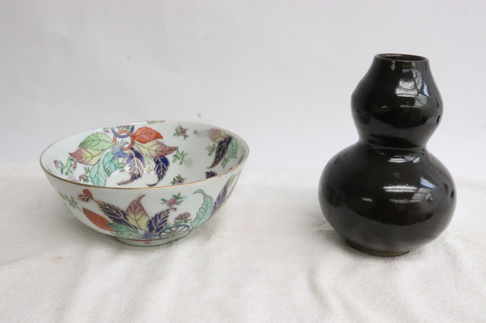 Chinese brown glazed vase, & a Chinese porcelain bowl (1 of 9)