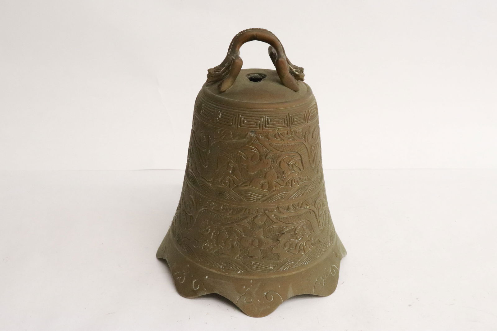 Vintage Chinese heavy bronze bell (1 of 9)