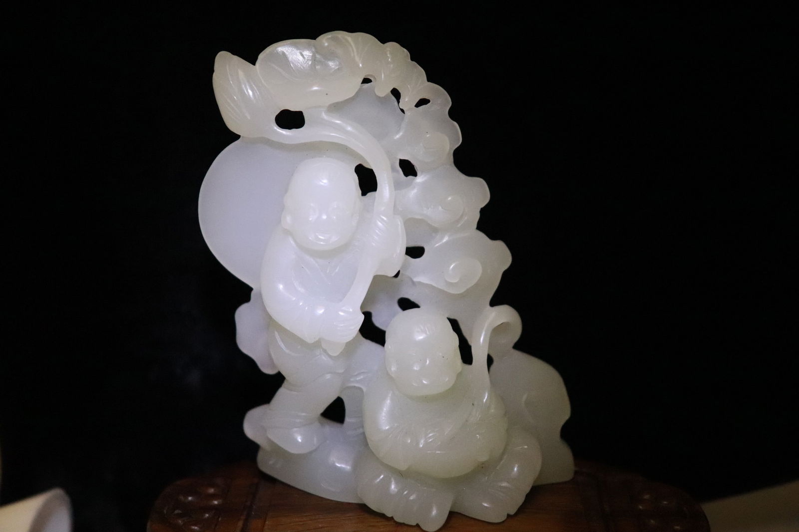 Chinese celadon jade like bead bracelet: Chinese celadon jade like bead (0.4"x0.5"dia ea) bracelet with calligraphy