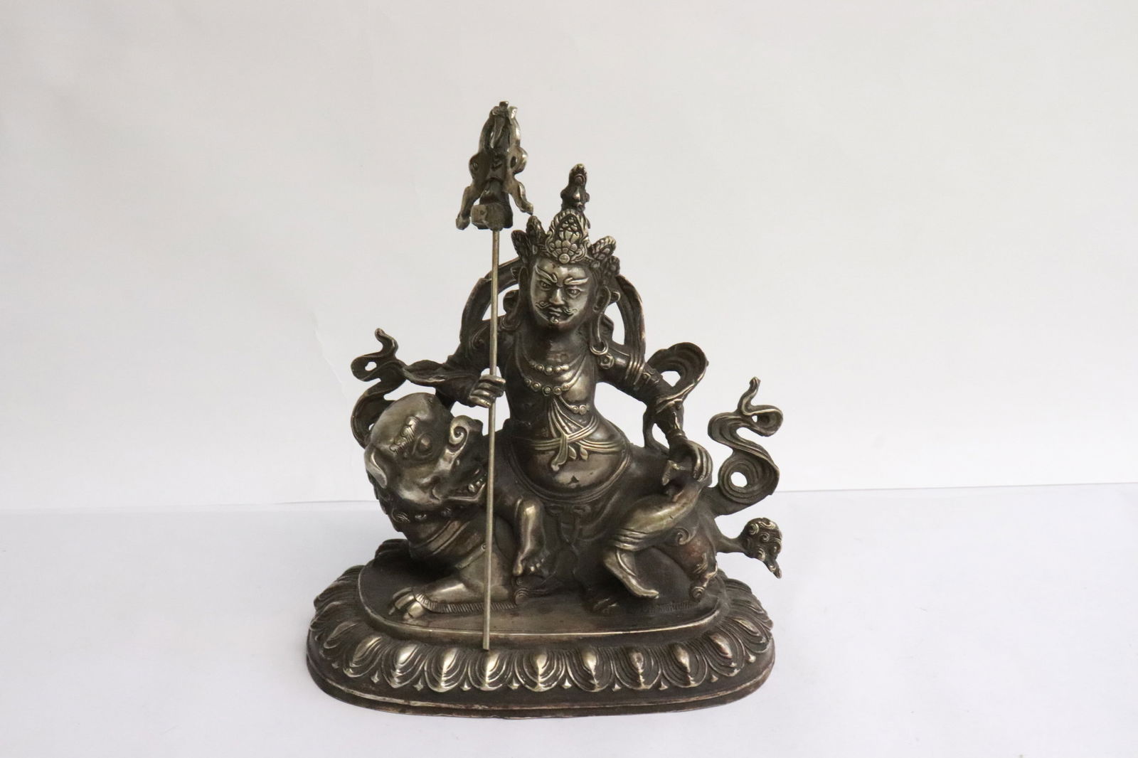 Fine Chinese bronze sculpture of deity (1 of 6)