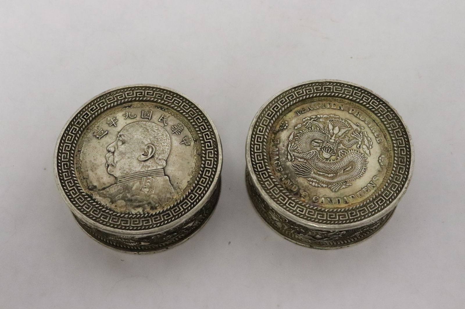 2 round white bronze small boxes - 2