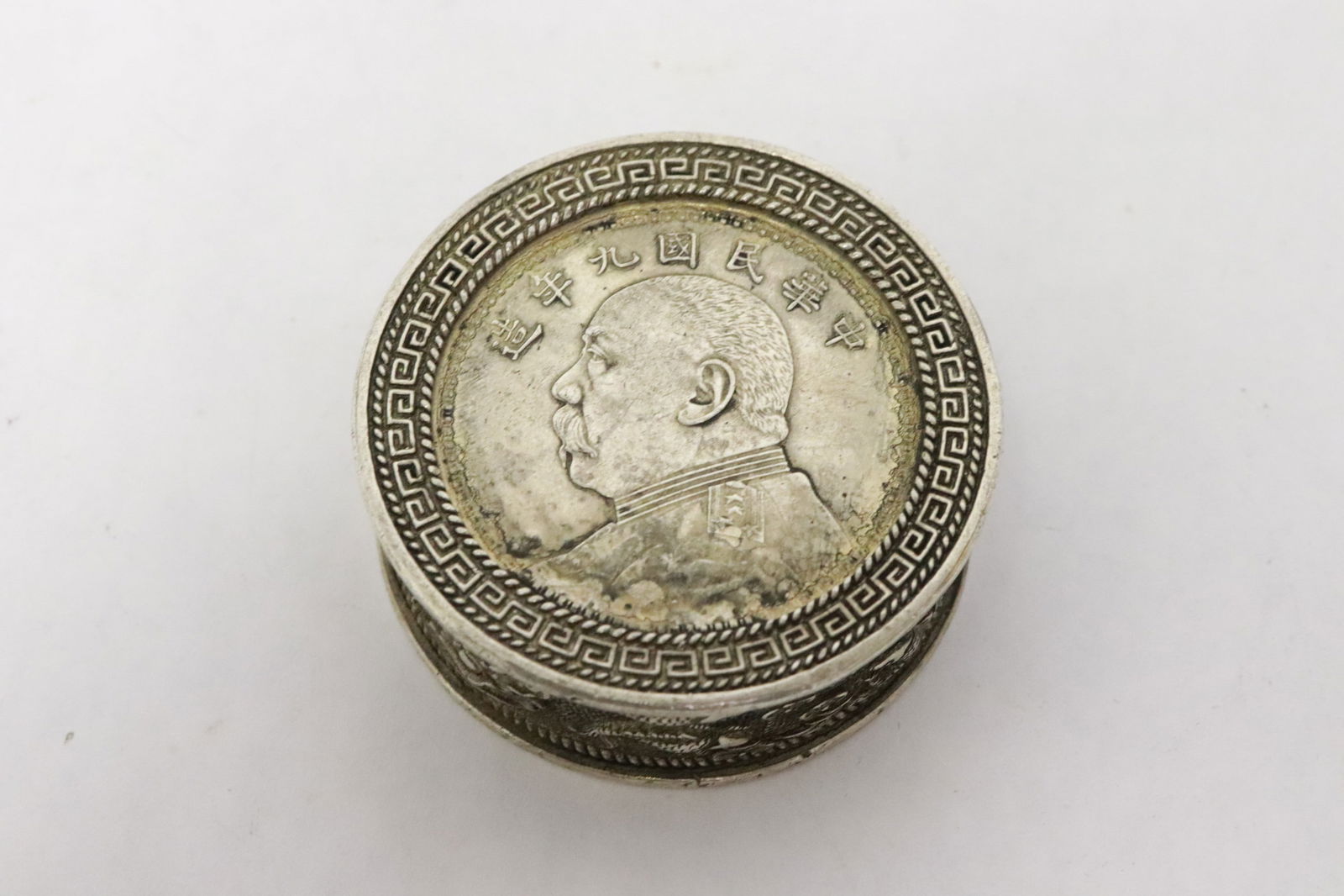 2 round white bronze small boxes - 6