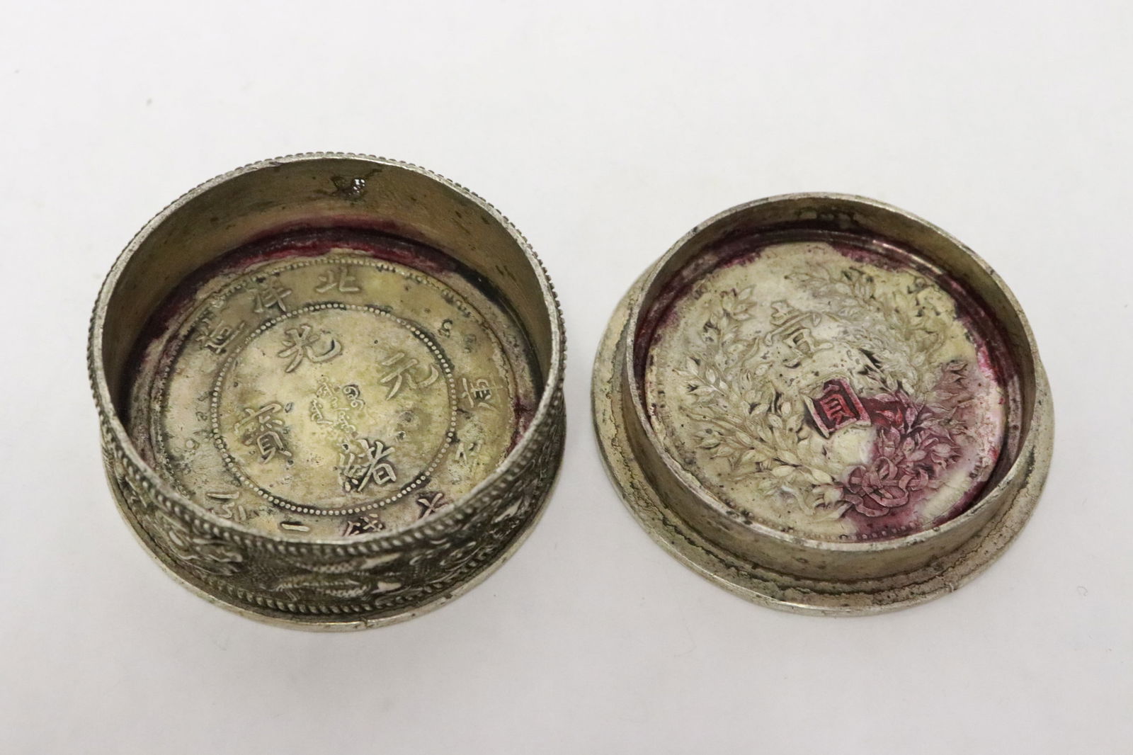 2 round white bronze small boxes - 9