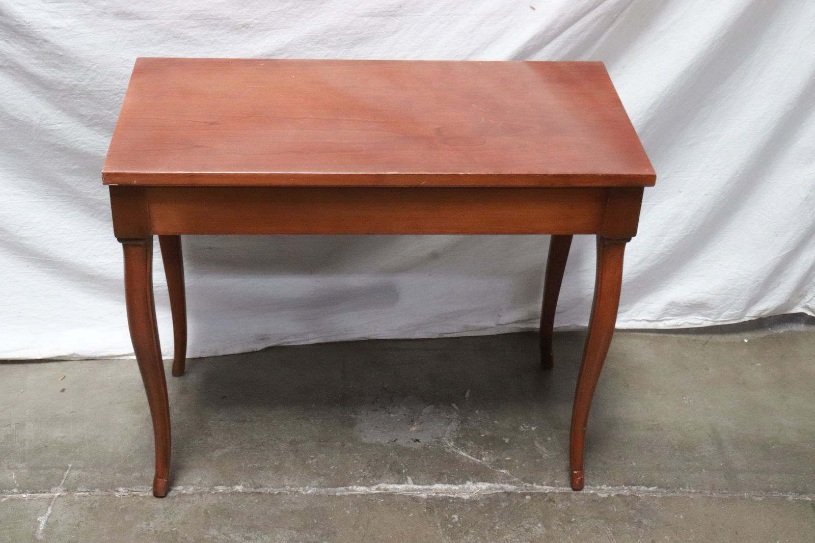 Fine mahogany piano bench: Fine mahogany piano bench, 22.3"x27.4"x13.9"