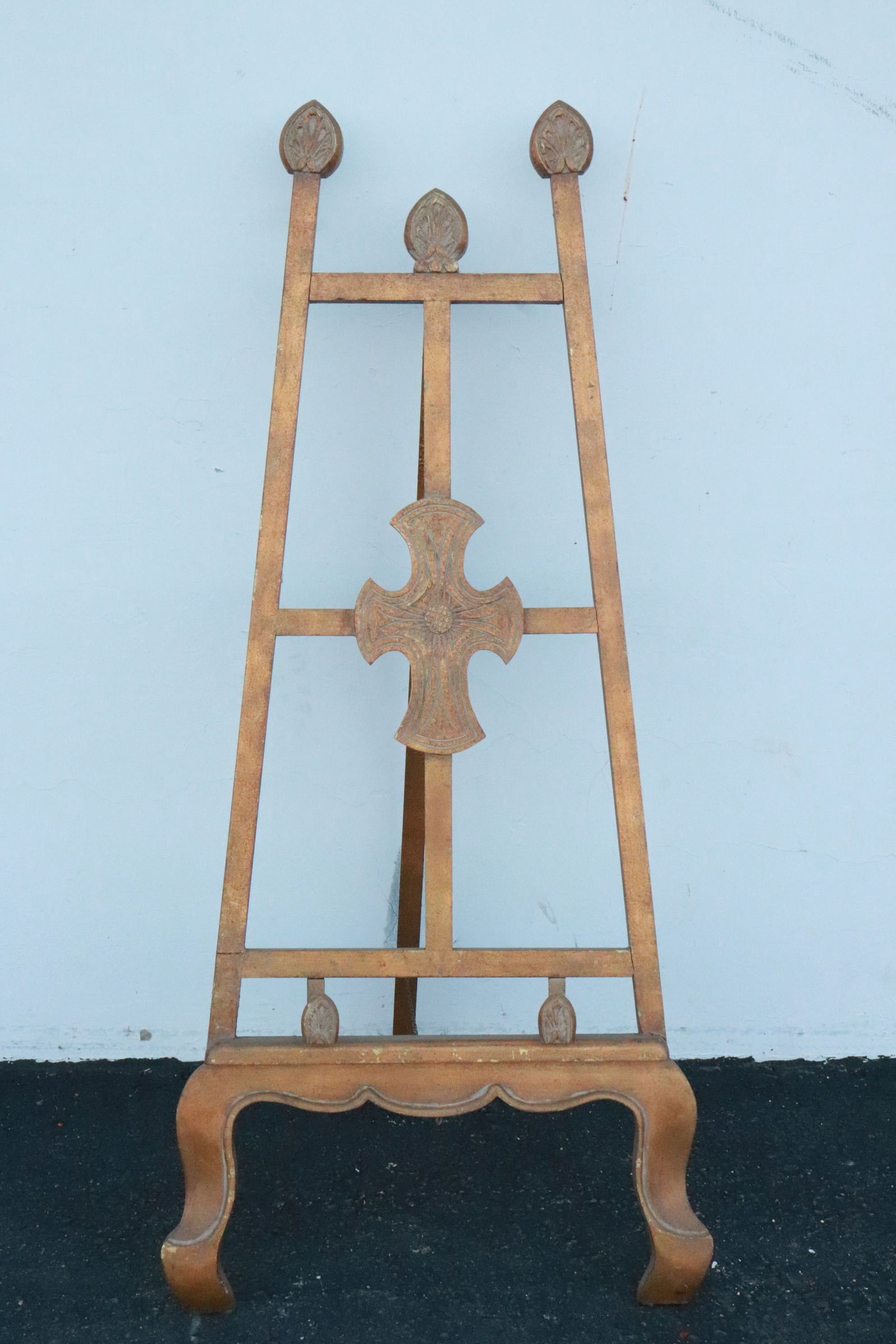 Gilt wood easel: Gilt wood easel, 54.6"H