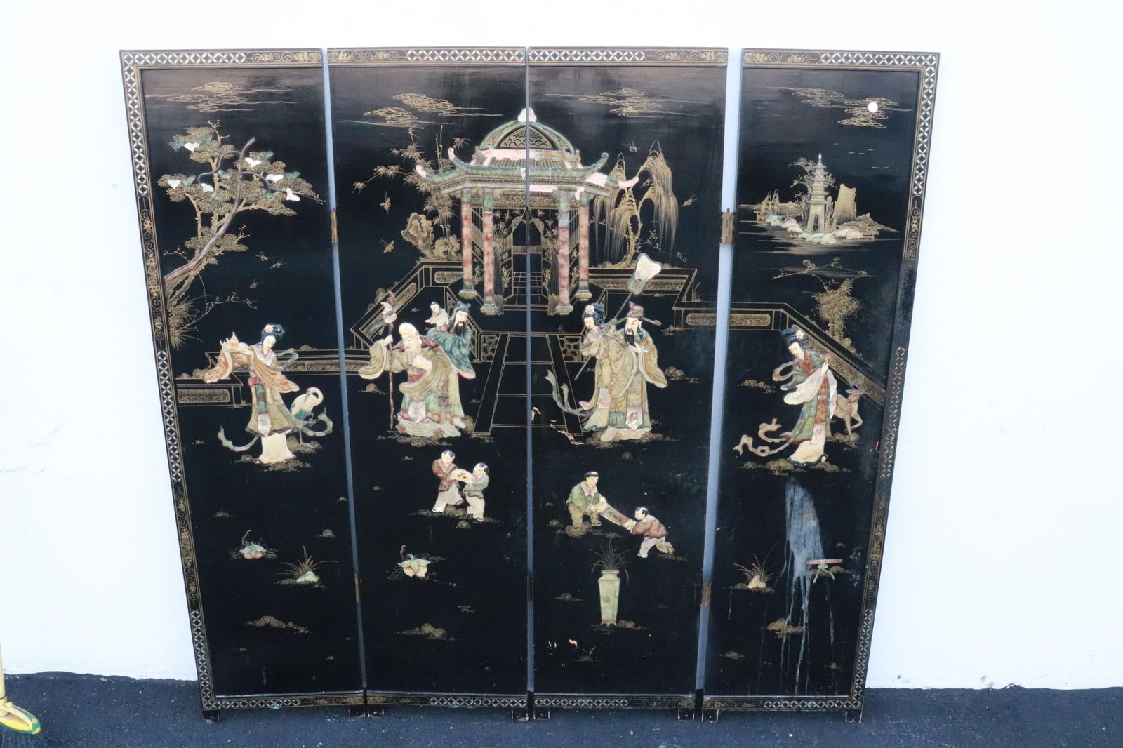 4-panel Chinese lacquer wood room divider (1 of 11)