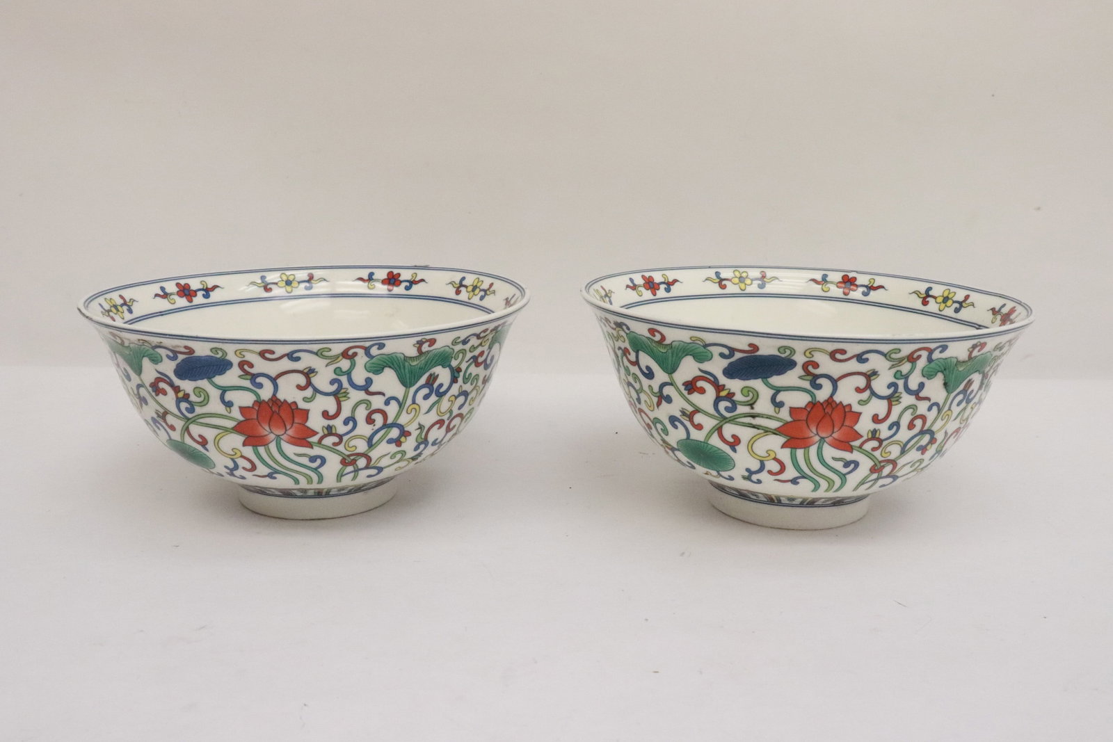 Pair Chinese famille rose porcelain bowls: Pair Chinese famille rose porcelain bowls, 2.6"x5.25"dia ea