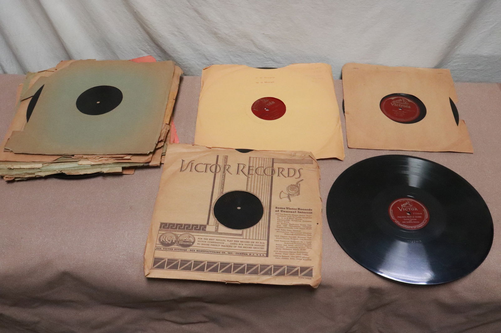 Fourteen 78 records, all features Enrico Caruso: Fourteen 78 records, all features Enrico Caruso