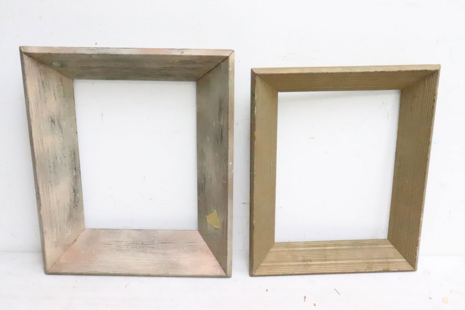 8 vintage picture frames with carved examples - 5