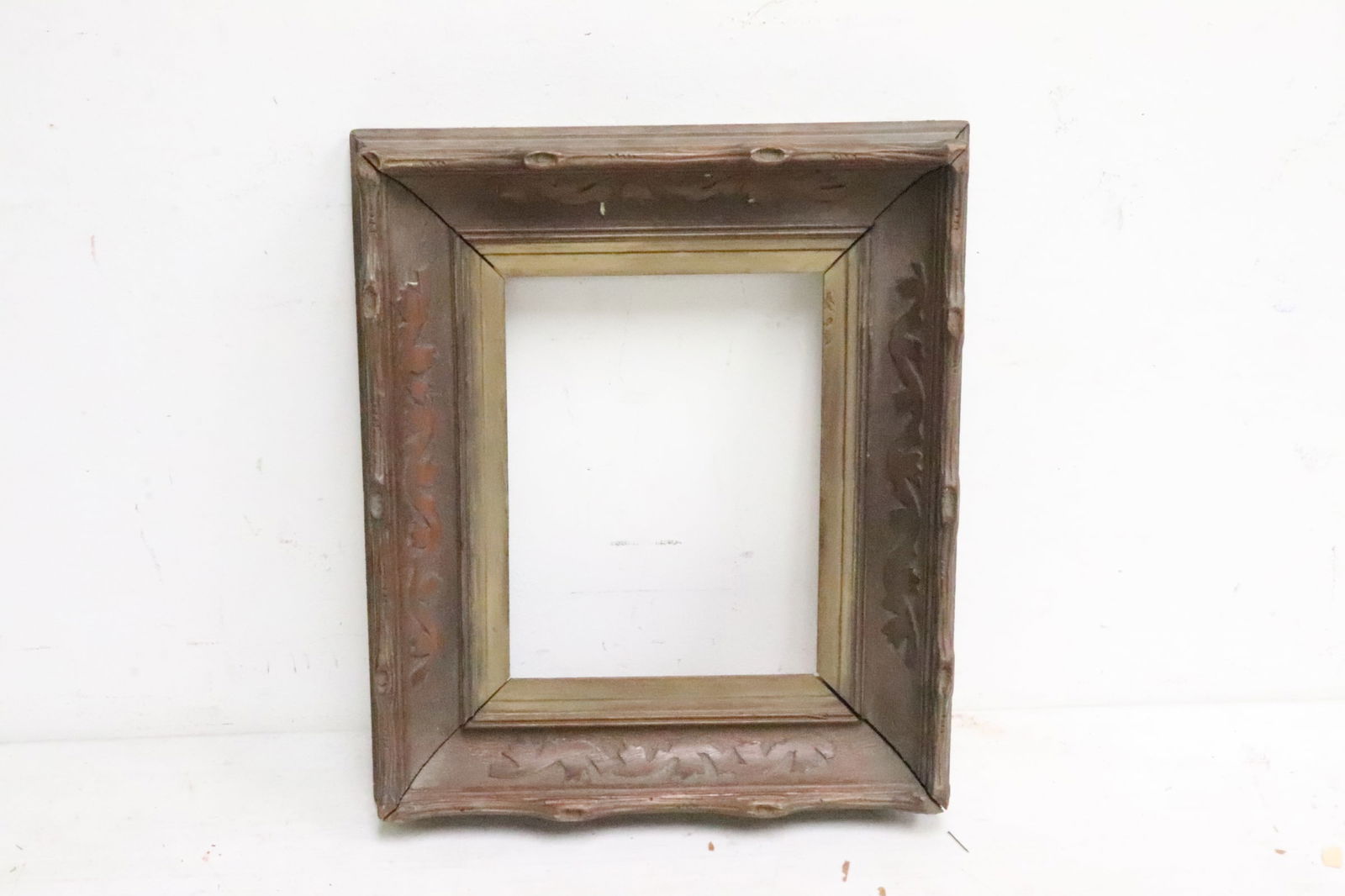 8 vintage picture frames with carved examples - 6