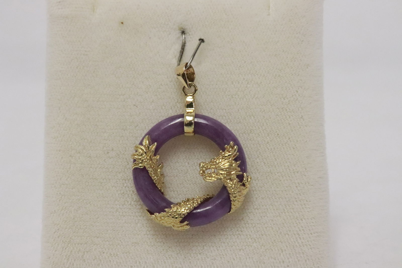 Lavender jadeite loop with 14K Y/G mount: Lavender jadeite loop with 14K Y/G mount, wt. 5.8gm, 1.2"x1"x0.3"