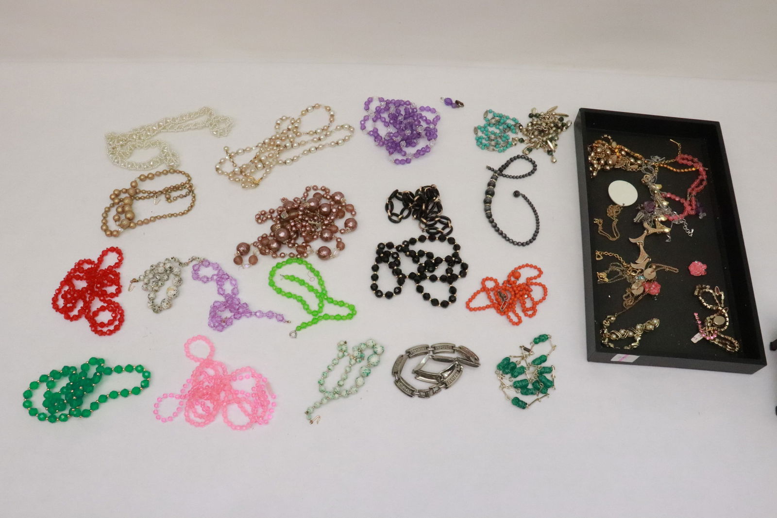 Lot of misc. jewelry: Lot of misc. jewelry